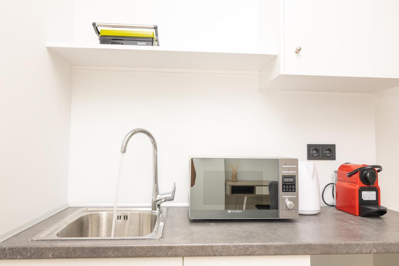 Facadoro Apartments Атина Екстериор снимка