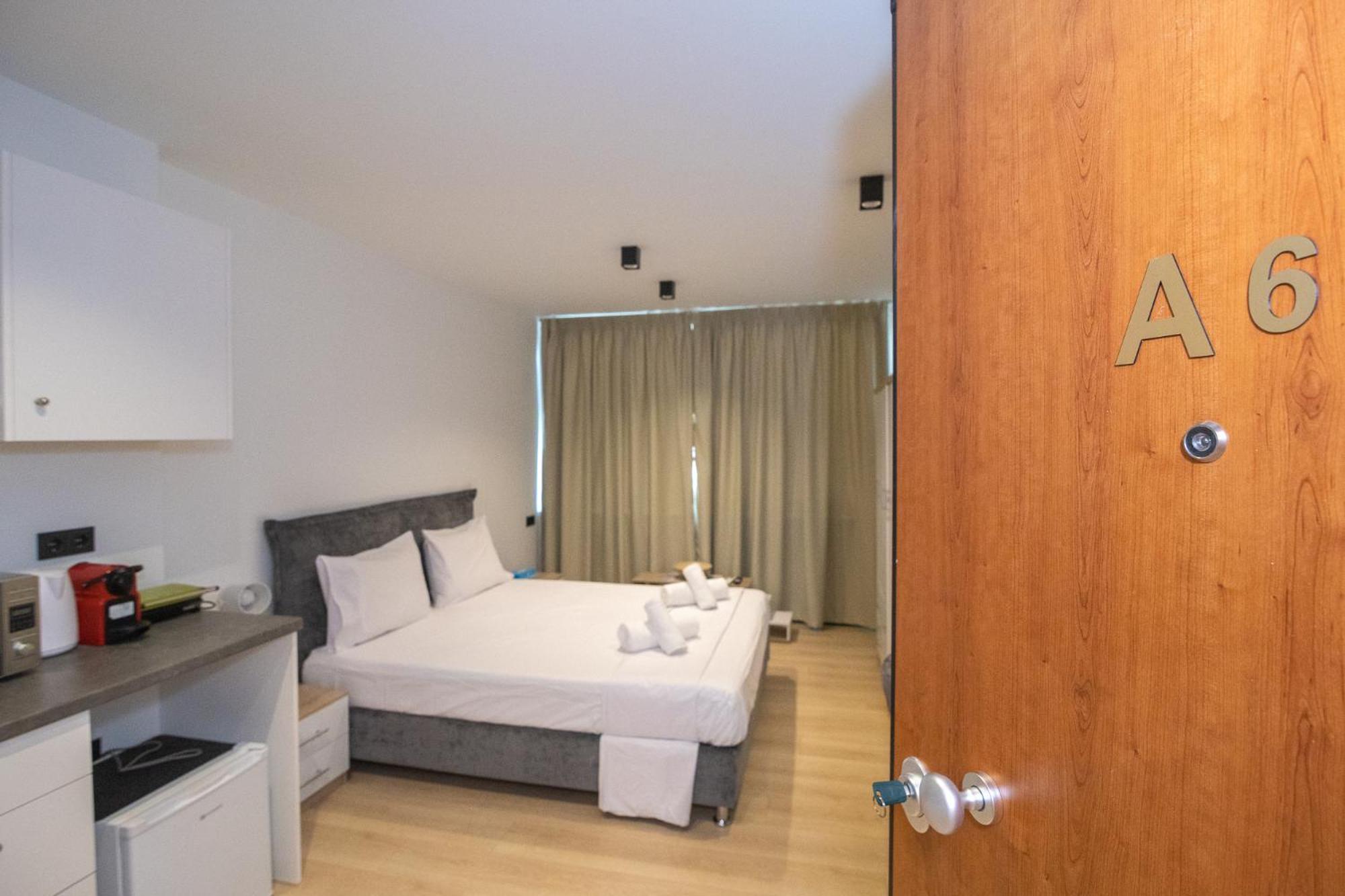Facadoro Apartments Атина Екстериор снимка