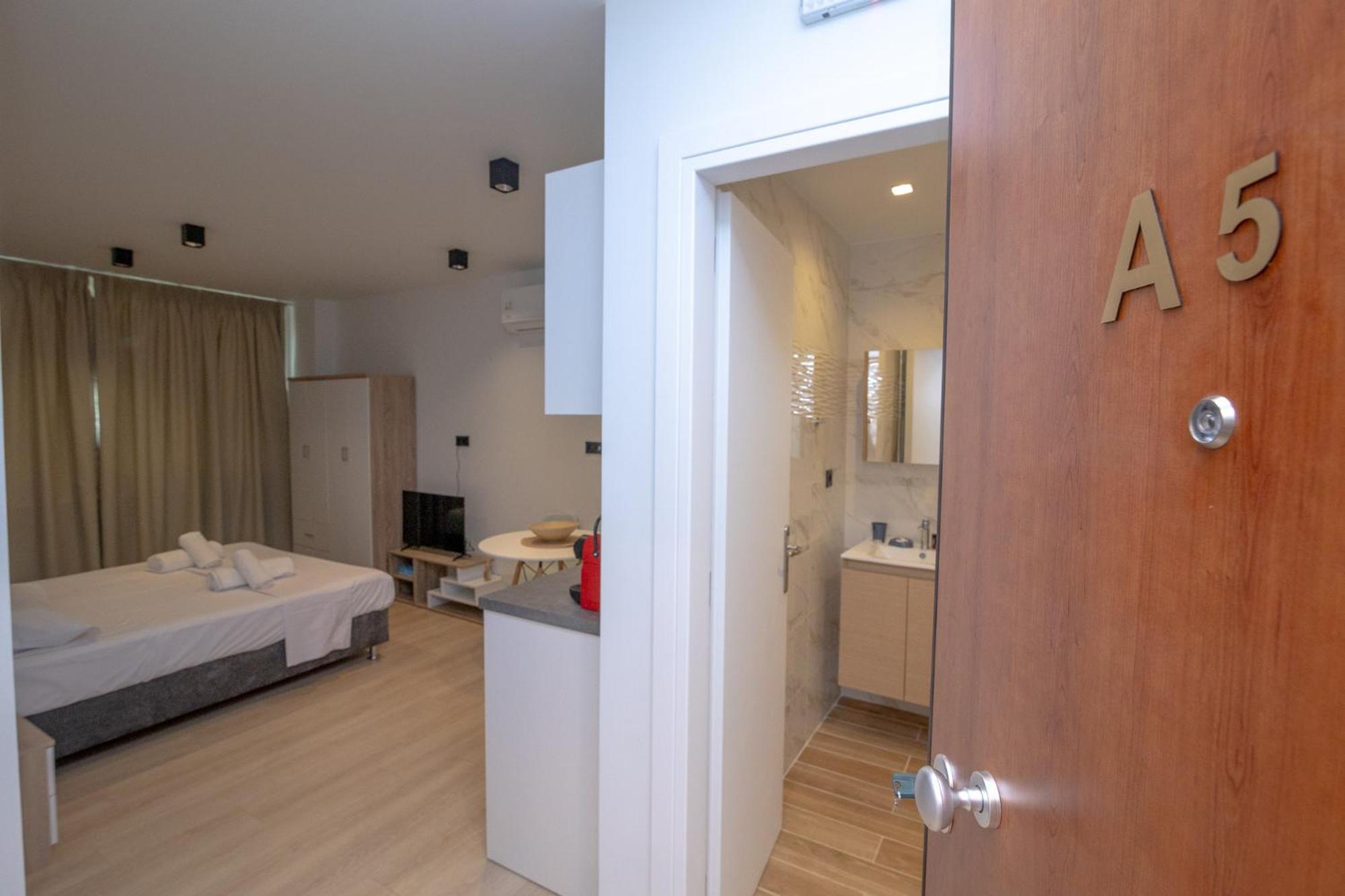 Facadoro Apartments Атина Екстериор снимка