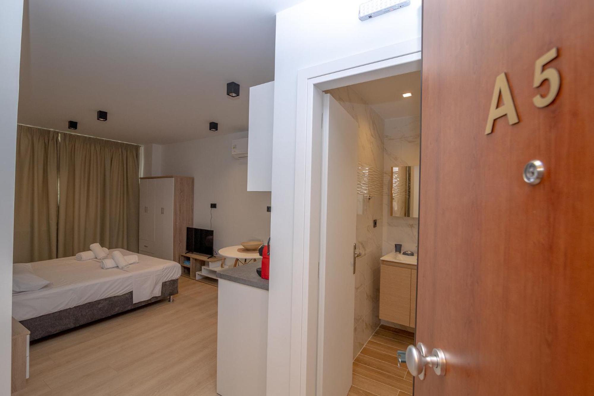 Facadoro Apartments Атина Екстериор снимка