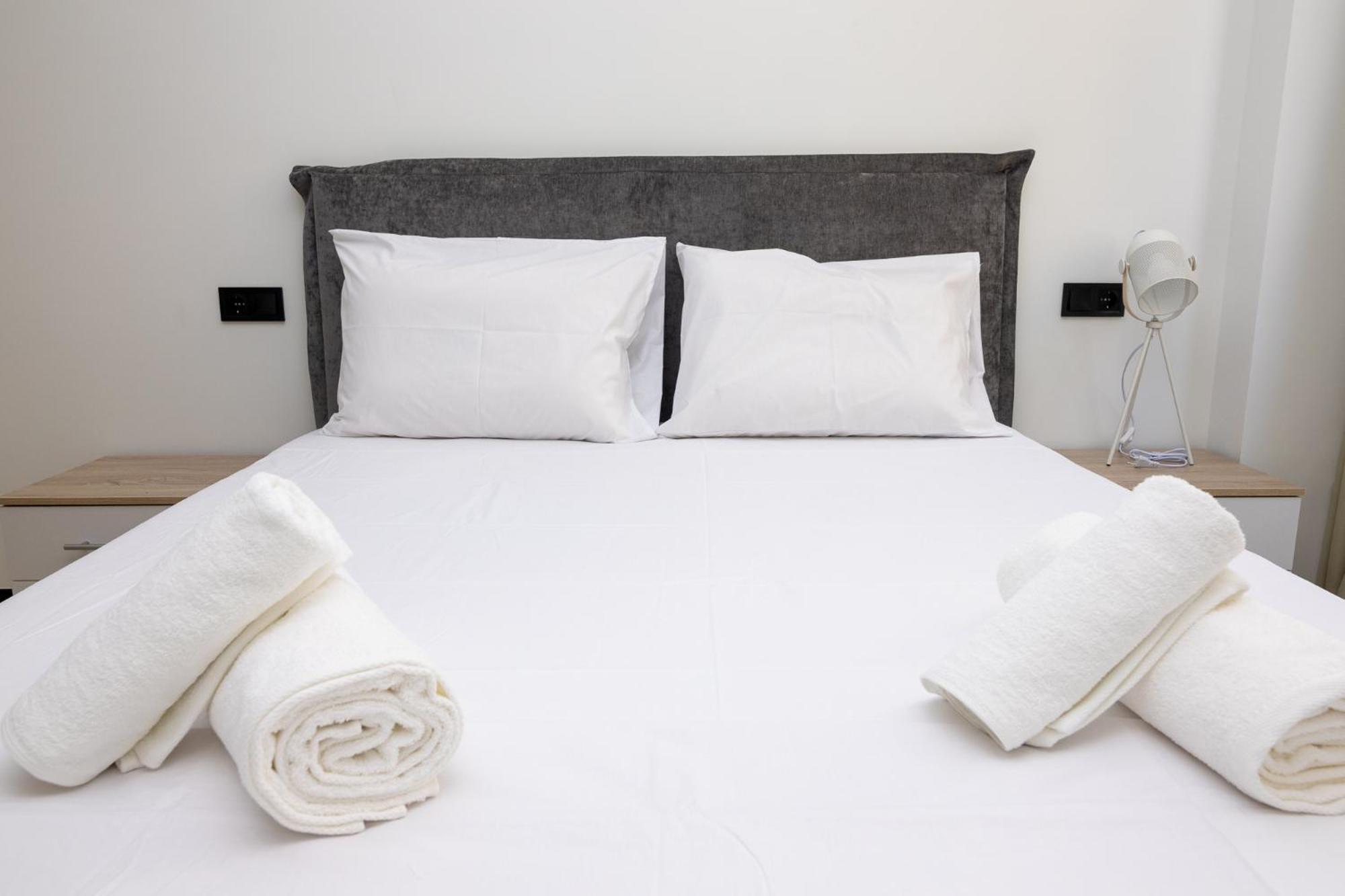 Facadoro Apartments Атина Екстериор снимка